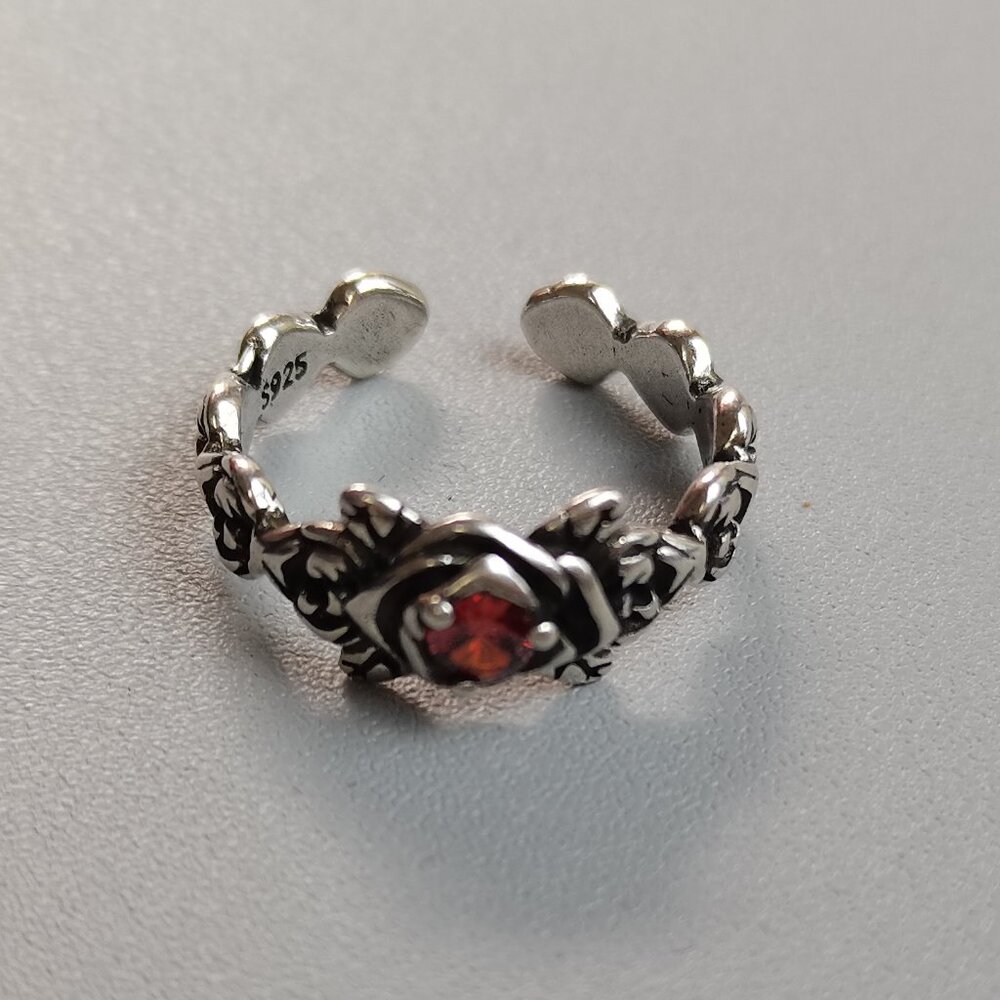 Second-hand women's classic vintage rings